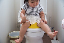 上手なトイレトレーニングで、おむつは1歳前に取ることができます