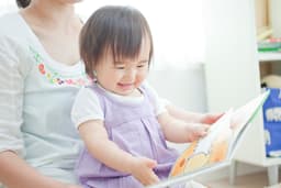 「喃語(なんご)」は成長のサイン!~赤ちゃんの喃語の特徴と、0歳期の言葉の育て方について~