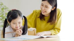 幼児期の子どもに文字を「書く」ことを教えるには?~姿勢や手順について紹介!~