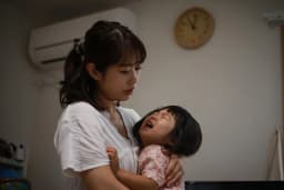 0歳児の夜泣きがつらい…原因と対処法を紹介!