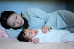 赤ちゃんの「黄昏泣き」とは?~その原因や症状、親ができうる対策法について解説~