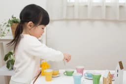【年齢別】幼児期の「遊び」のみちすじ~「ごっこ遊び」など必要な遊びとは~