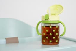 赤ちゃんは麦茶をいつから飲める?作り方や飲ませ方、大人用でも良いのかを解説!