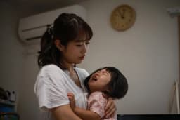 0歳児の夜泣きがつらい…原因と対処法を紹介!