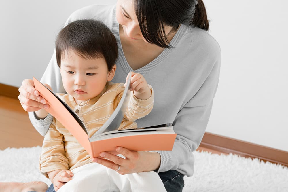 2歳半で言葉の発達が遅い?2歳児の会話の目安と話す時期 | 0歳からの幼児教室【ベビーパーク】