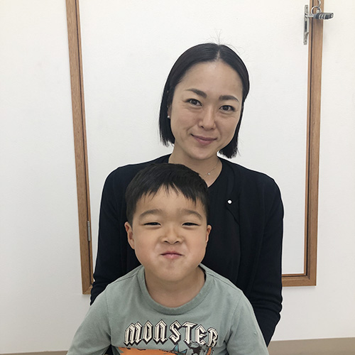 考える事を主体とし、ゆっくり一人ひとりに合わせた教育をしている